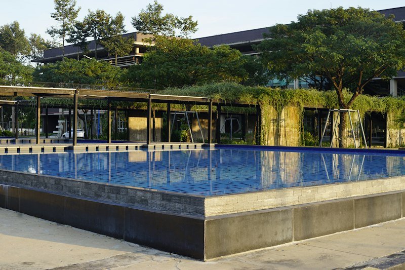 Contemporary pool design
